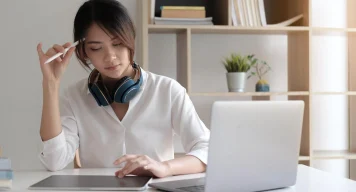 woman-deciding-what-to-sell-earn-learning
